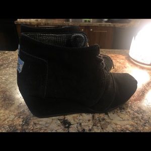 Toms wedge booties
